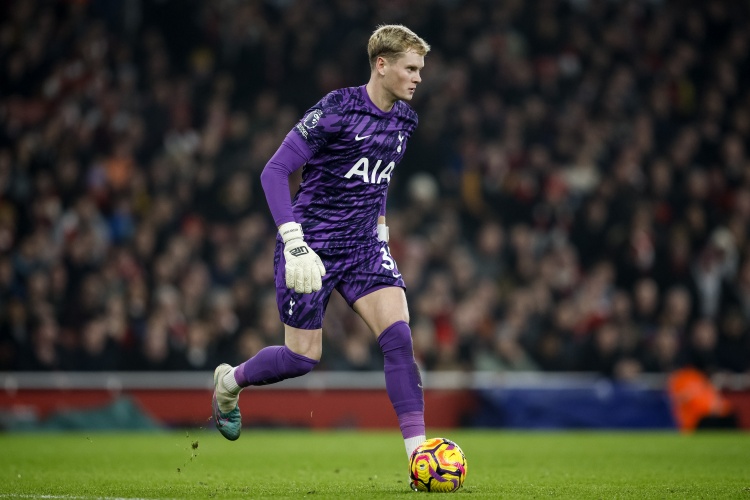 欧冠比赛视频-天空体育：西汉姆有意热刺门将金斯基，可能租借球员到本赛季结束